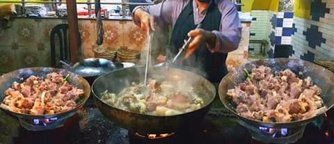 پشاور کا نثار چرسی تکہ اتنا مشہور کیوں ہے؟