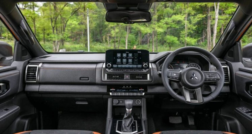 Mitsubishi Triton L200 Interior