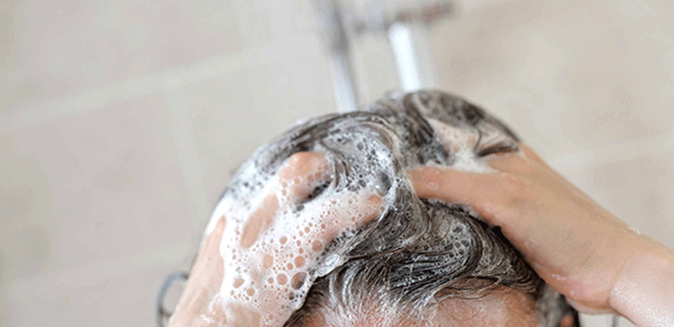 سر کے بالوں کو دھوتے ہوئے کی جانے والی کچھ غلطیاں