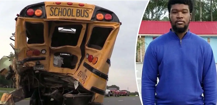 اسکول وین سے ایکسیڈنٹ کے بعد ٹرک ڈرائيور کا ایسا عمل جس نے اس کو امر کر دیا