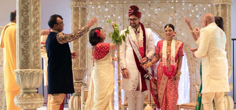 چار سال میں پانچ بار شادی ملتوی کرنی پڑی، اس جوڑے کے ساتھ ایسا کیا ہوا کہ ان کو شادی کے لیے اتنا انتظار کرنا پڑا