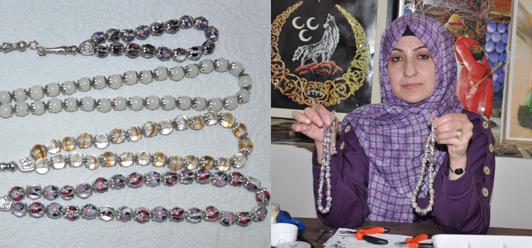 تسبیح میں اپنے پیاروں کی قبر کی مٹی یا یادگار پھولوں کی پتیاں ڈلوائيں، گھر بیٹھے انوکھی تسبیح بنانے کے آرڈر لینے شروع کر دیے