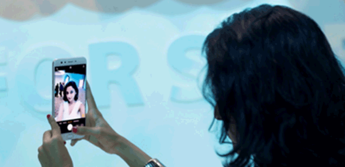 سوشل میڈیا کے لیے بہترین سیلفی کیسے ممکن؟