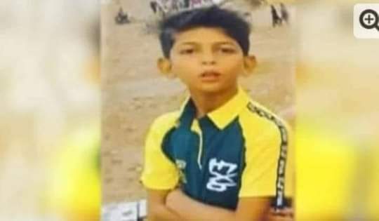 بیٹا چیختا رہا مگر باپ کو رحم نہ آیا۔۔ بے رحم باپ نے اپنے بیٹے کا اسکول کا ہوم ورک نہ کرنے پر آگ لگا دی, افسوسناک واقعہ کہاں پیش آیا؟