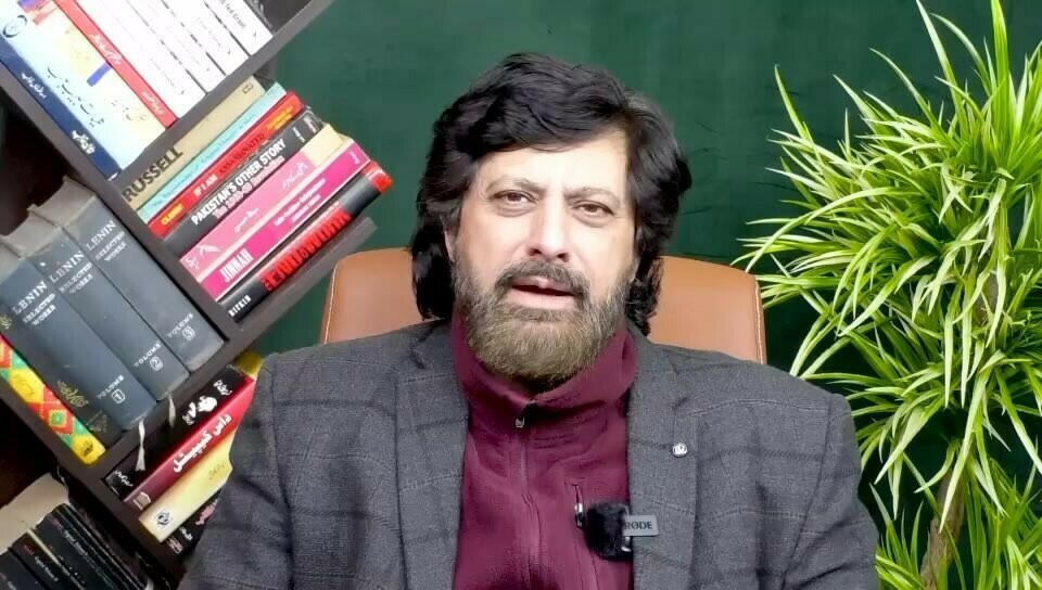 جواد احمد عمران خان سے متعلق سوال پر برہم، اینکر سے جھگڑے کی ویڈیو وائرل