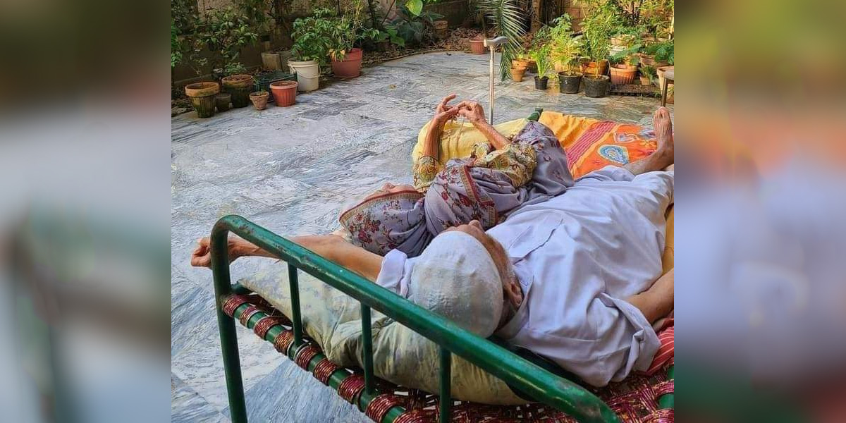 شادی کو 75 سال ہوگئے، بیٹا بھی انتقال کر گیا، نانا نانی آج بھی ساتھ ہیں ۔۔ نواسی نے اپنے نانا نانی کی کہانی سوشل میڈیا پر شیئر کر دی