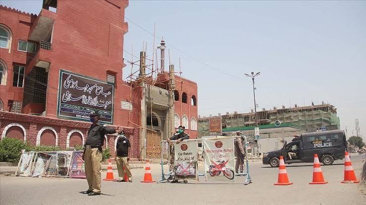 پاکستان کے 4 علاقوں میں اسمارٹ لاک ڈاون نافذ کرنے کا فیصلہ، مساجد میں صرف 5 افراد کو نماز کی اجازت