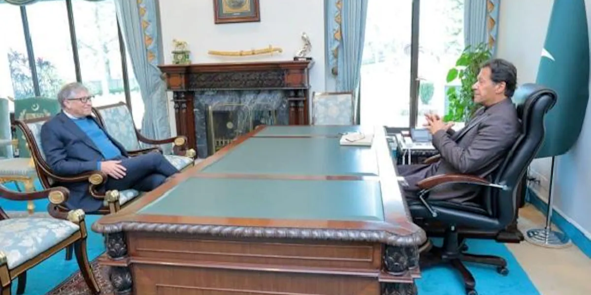 غیرملکی مہمان کو اس طرح سے بٹھانا بد تہذیبی اور تکبر ہے۔۔ عمران خان اور بل گیٹس کی ملاقات کی تصویر پر مریم نواز نے اعتراض کردیا