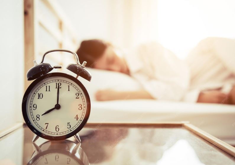 صبح 10 بجے سے پہلے دفتر آنا جسم پر تشدد کے برابر ہے، ماہر نیند کی وارننگ