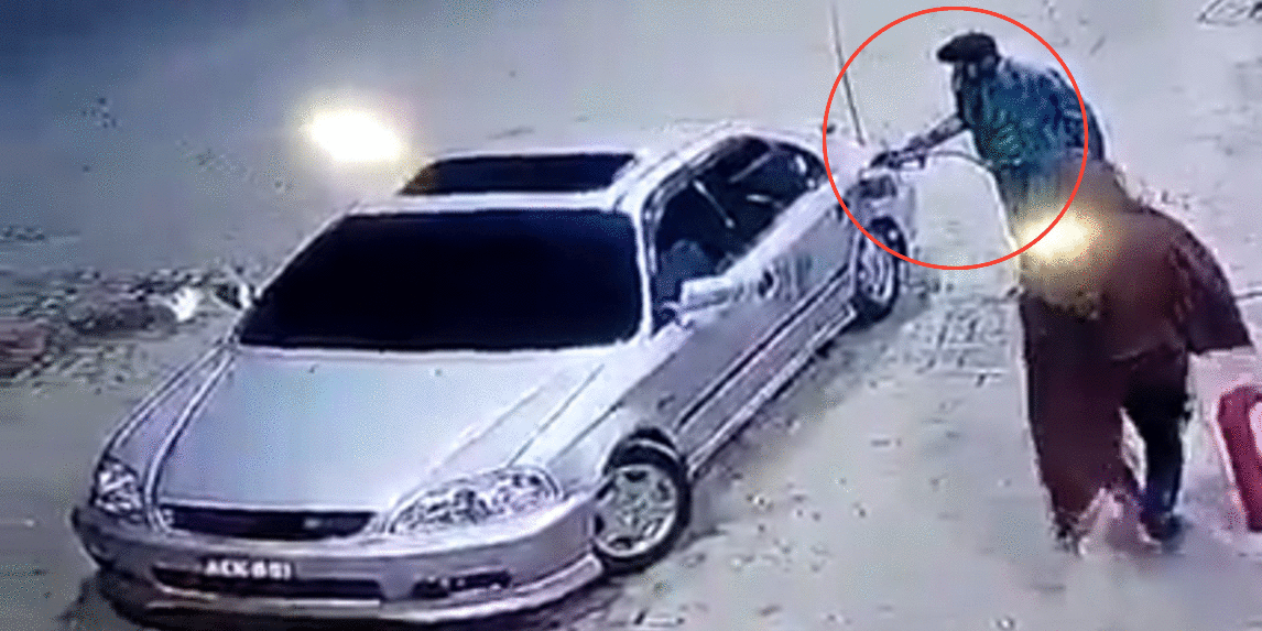 3 ہزار کا فیول بھروا کر بھاگ گیا ۔۔ پیٹرول پمپ پر کار سوار کی بری حرکت، پیٹرول ڈلوا کر پیسے دیئے بغیر فرار ہوگیا، ویڈیو وائرل