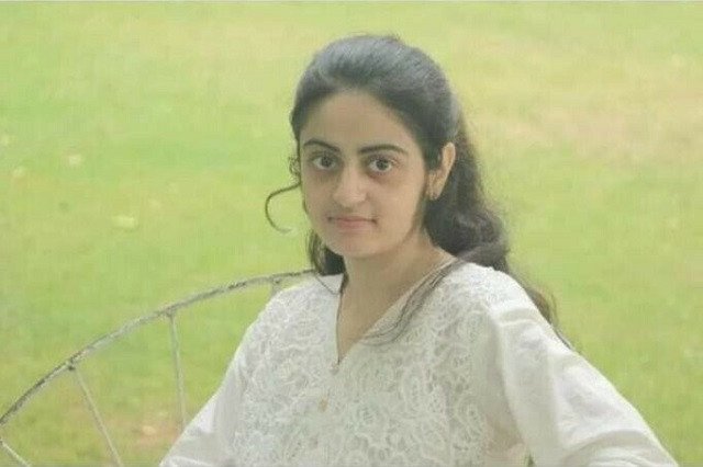 دعا زہرہ کے بچپن کی تصویر سوشل میڈیا پر وائرل