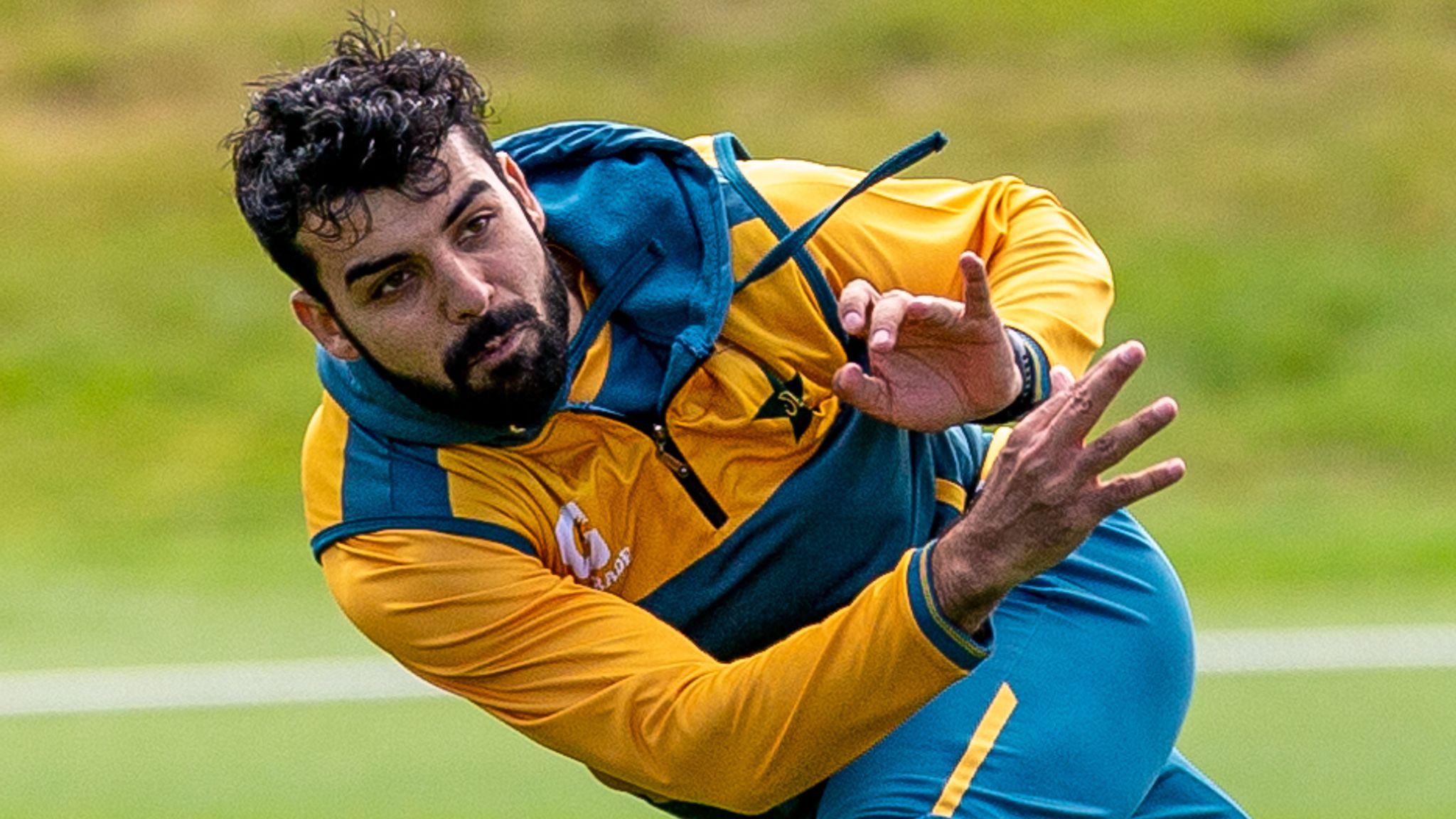 نو منتخب قومی کپتان شاداب خان 6 ہفتوں کیلئے کرکٹ سے باہر کیوں ہو گئے؟ کیا وجوہات ہیں جانیں