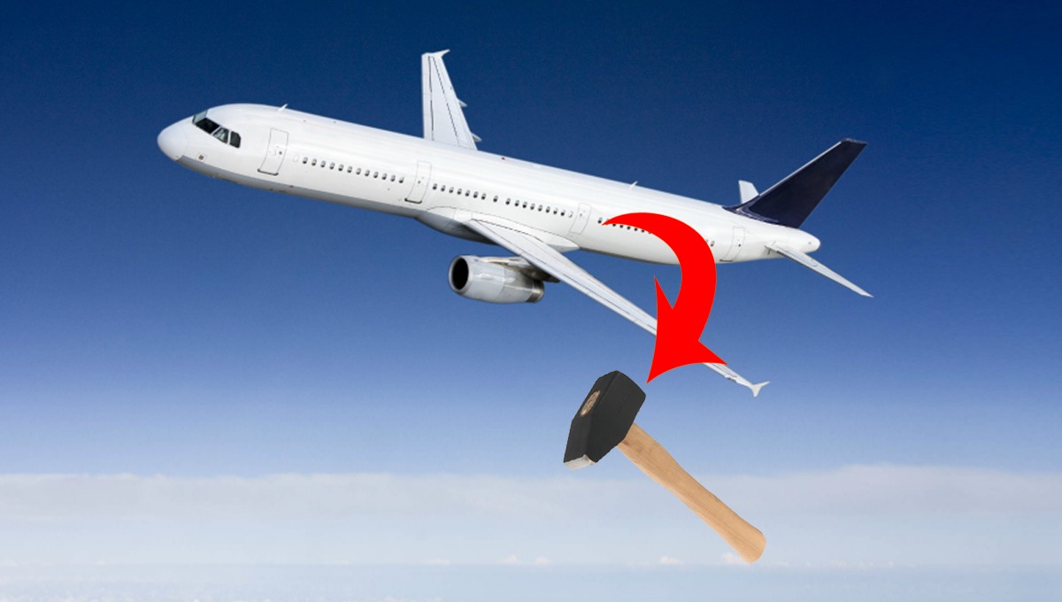 جہاز میں ہتھوڑی نہیں ہوگی تو نہیں اڑایا جائے گا ۔۔۔ جہاز میں لازمی ہتھوڑی کیوں رکھی جاتی ہے؟ جانیں ایسی وجہ جو شاید کسی کو بھی معلوم نہیں