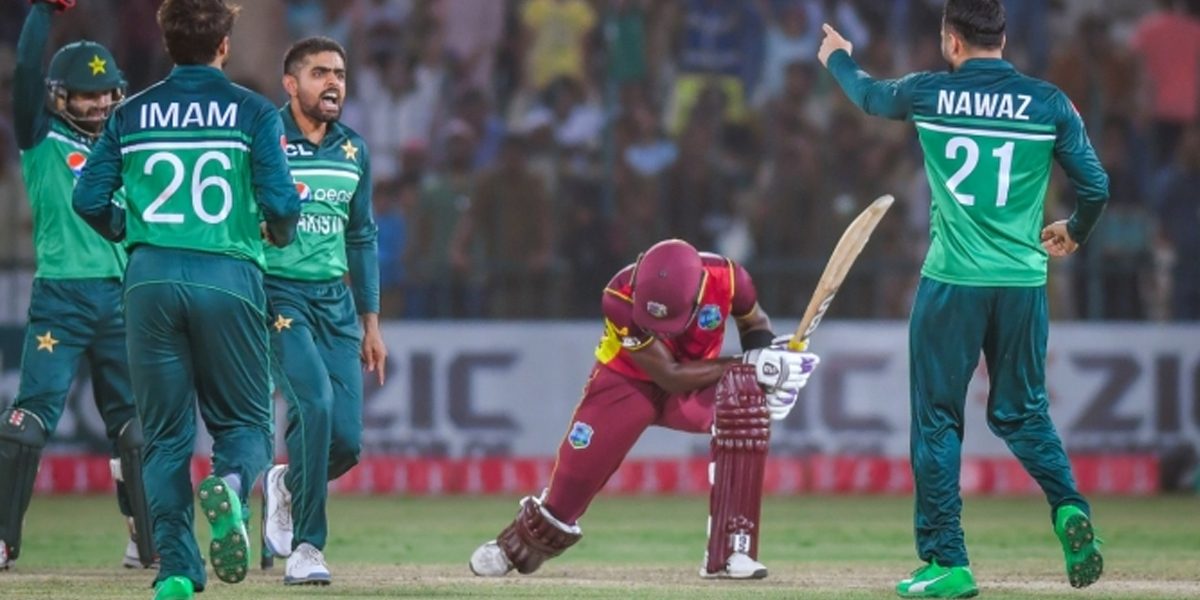 بلا ہلایا نہ گیند گھمایا۔۔۔ ویسٹ انڈیز نے پاکستان کیخلاف میچ میں 5 اضافی رنز کیسے حاصل کئے ؟