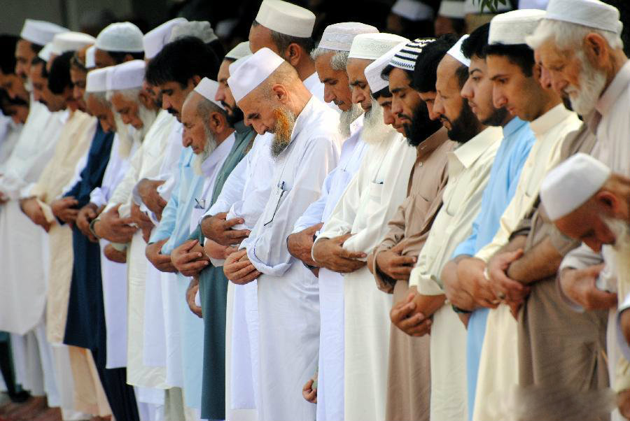 رمضان  کی پہلی رات آتی ہے تو آسمان کے دروازے کھل جاتے ہیں اور ۔۔ جانیں نماز تراویح  پڑھنے سے کیا ہوتا ہے؟