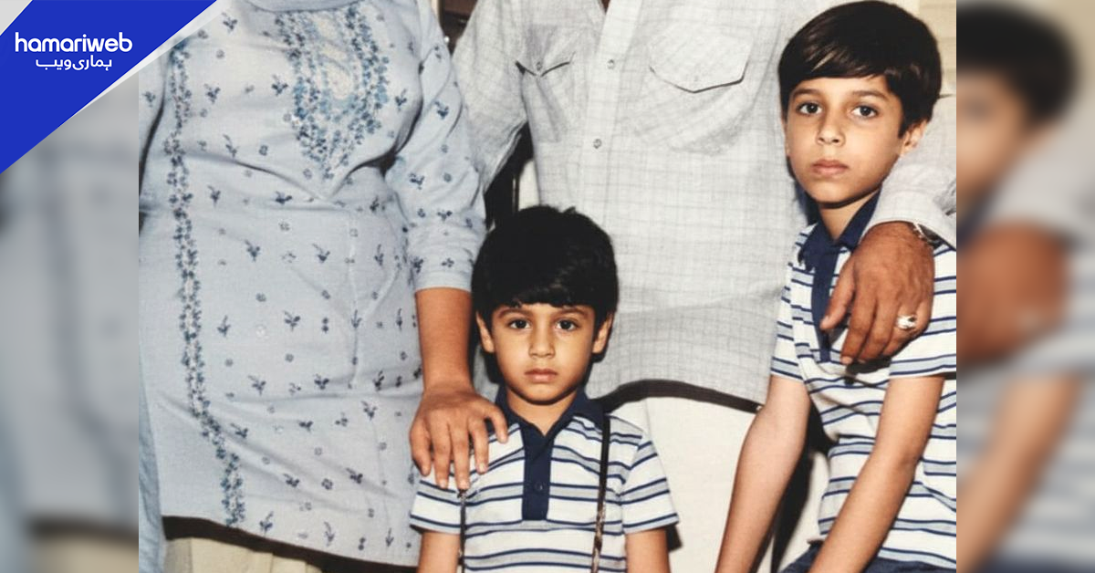 کیا آپ ان دونوں بھائیوں کو پہچان سکتے ہیں جو آج ملک کے مشہور ترین اداکار ہیں؟ شاید ہی کوئی بوجھ سکے