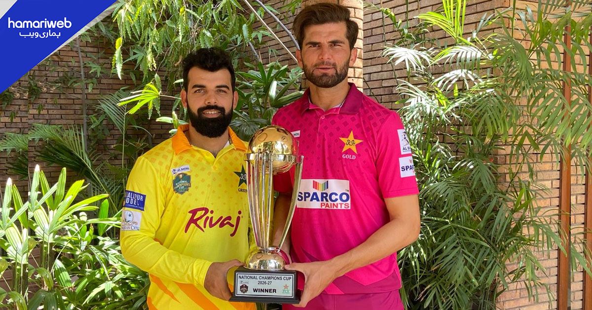 پاکستان گولڈ اور پاکستان گرینز کے کپتانوں کا ٹرافی کے ساتھ فوٹو شوٹ