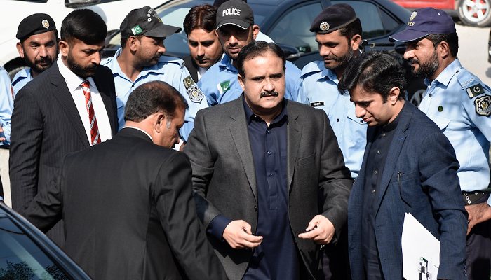 وزیرِاعلی پنجاب اِن ایکشن، عوامی شکایات پر کتنے افسران معطل کر دیئے؟