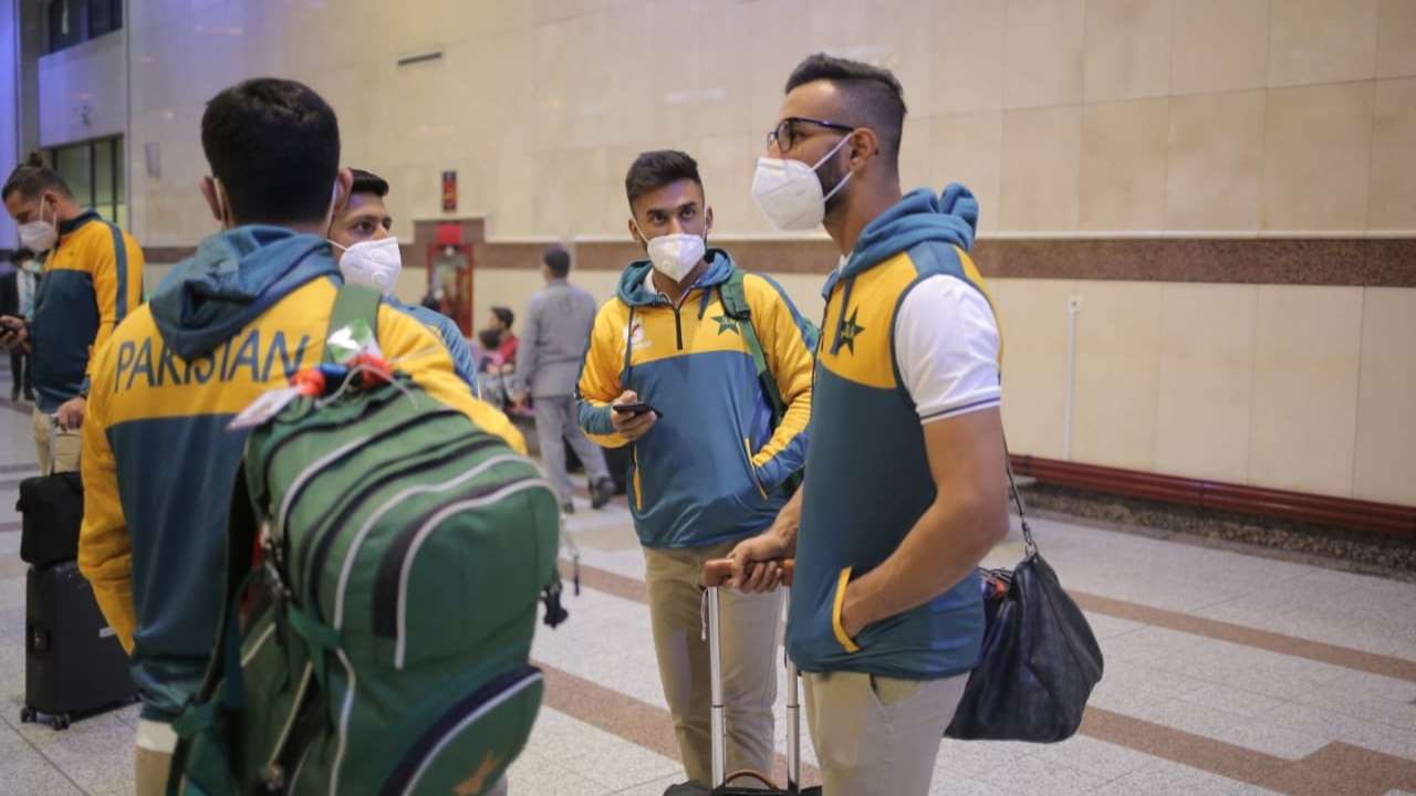 پاکستانی اسکواڈ کا ایک اور کھلاڑی عالمی وبا کا شکار، کورونا سے متاثر کھلاڑیوں کی تعداد 8 ہوگئی