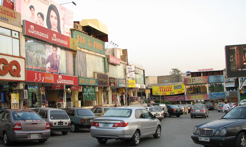 کہیں پابندیاں مزید سخت تو کہیں بازار بند کرنے کا شیڈول تبدیل۔۔۔ کورونا کی تیسری لہر نے ملک کو ایک بار پھر جکڑ لیا