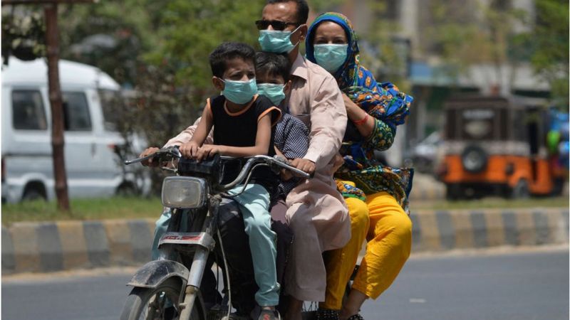 جو گاڑی انڈیا میں آٹھ لاکھ کی تو پاکستان میں سولا لاکھ کی کیوں؟ حکومت نے ٹیکس کم کر دئیے کیا کمپنیاں بھی قیمتیں کم کریں گی؟