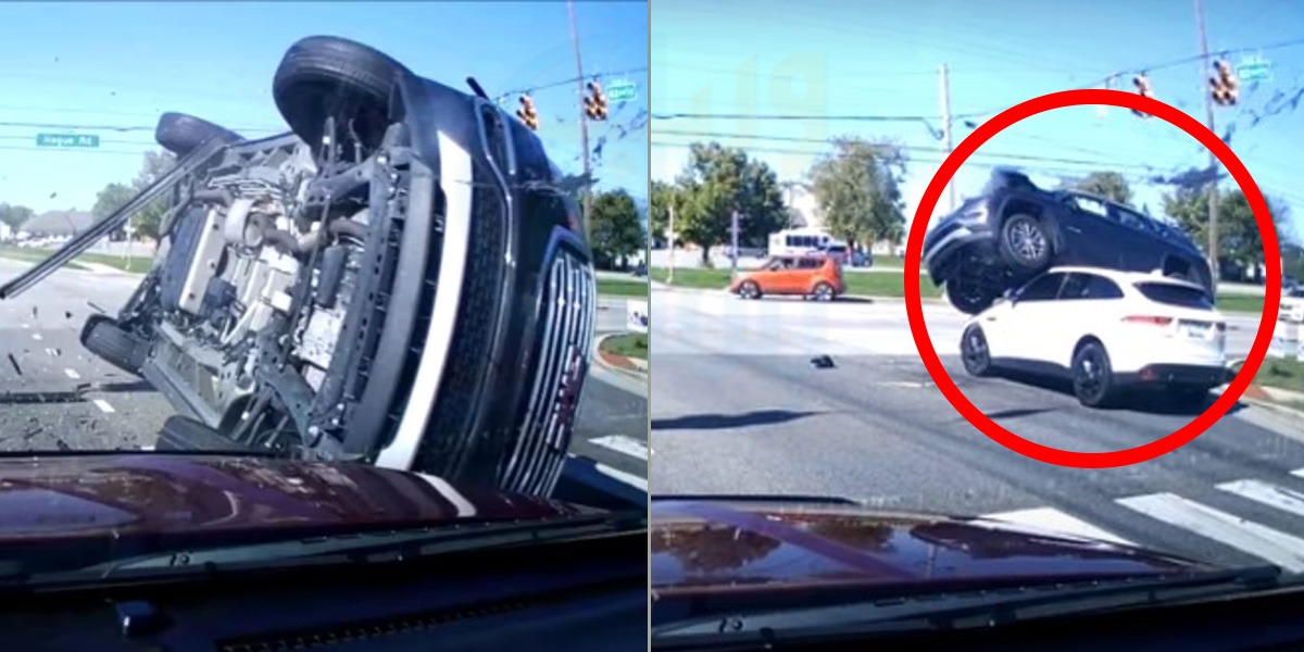 گاڑی ایسی ٹکرائی کہ دوسری گاڑی کی چھت پر جا گری ۔۔ عجیب و غریب حادثے  نے سب کو حیران کر دیا، دیکھیں ویڈیو