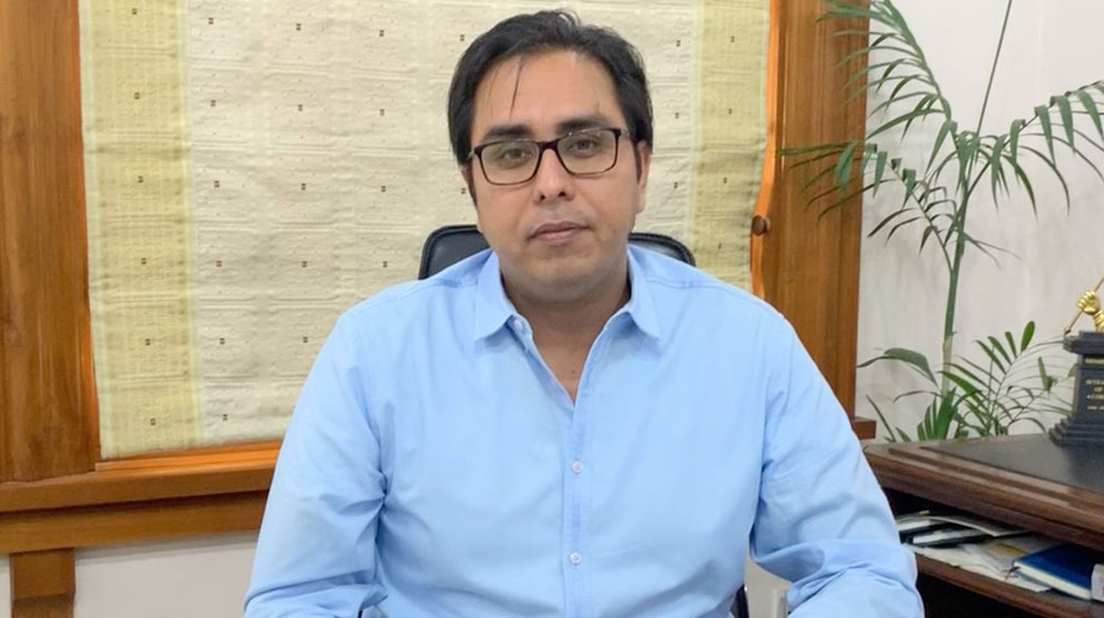 ہم ایک تھپڑ کےجواب میں دس تھپڑ نہیں ماریں گے ۔۔۔ لاہور ہائی کورٹ میں شہباز گل کو انڈے کیوں مارے گئے ؟