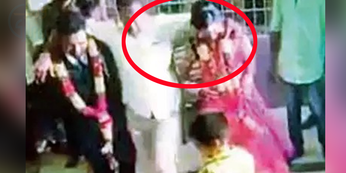 دلہا کو دلہن پر غصہ آگیا سب کے سامنے لڑائی کس بات پر ہوئی جو لڑکی نے کسی اور سے شادی کر لی؟