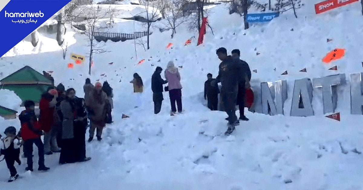 گلیات میں موسم سرما کی پہلی برفباری، سیاحوں کی بڑی تعداد نتھیا گلی پہنچ گئی