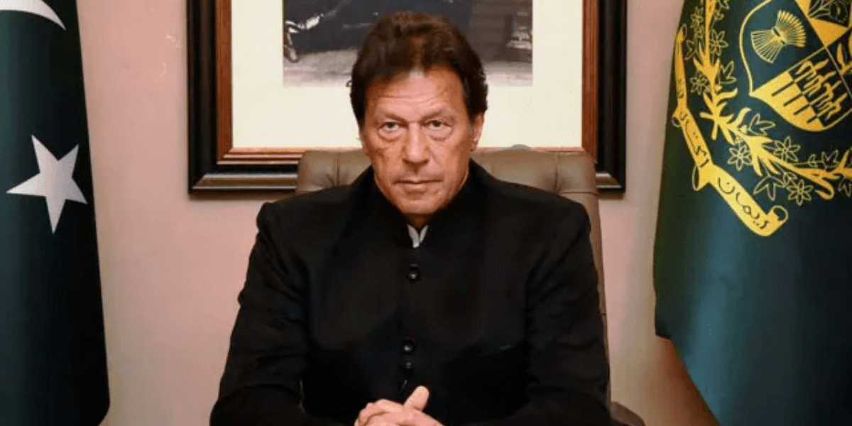 عمران خان وزیر اعظم نہیں رہے۔۔ کابینہ ڈویژن نے عمران خان کو بطور وزیراعظم ڈی نوٹیفائی کردیا، آگے ذمہ داریاں کون نبھائے گا؟