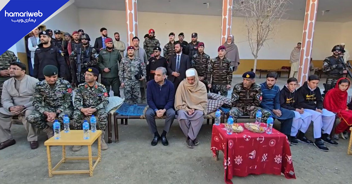 محسن نقوی کی شہید کیپٹن عباس خان کی رہائش گاہ آمد، اہلخانہ سے ملاقات
