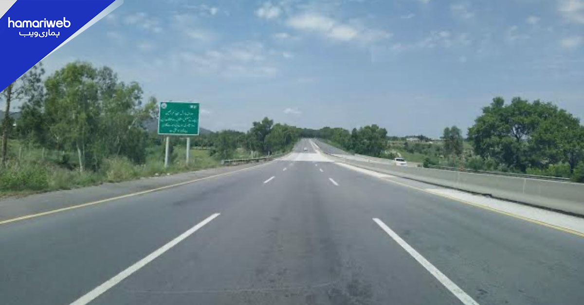 FWO کی جانب سے ایم ٹو پر پیچ ورک جاری؛ موٹروے پولیس کی ڈرائیوروں کو لین ڈسپلن اور احتیاط کی ہدایت