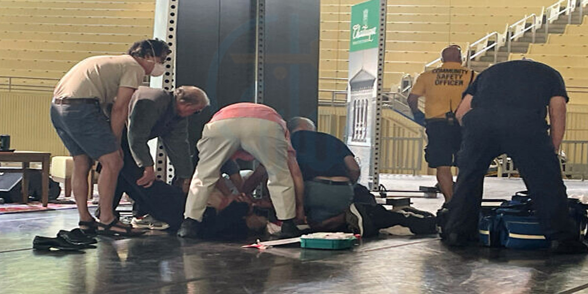 ملعون سلمان رشدی قاتلانہ حملے میں زخمی..