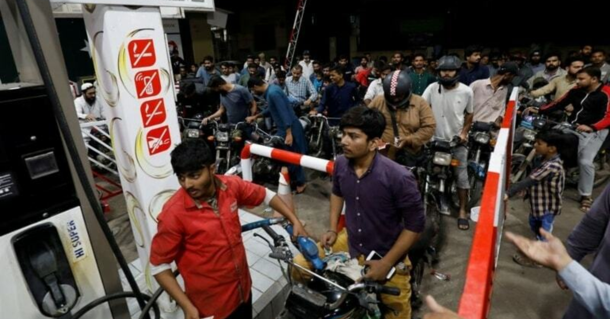 حکومت کا پیٹرول اور ڈیزل کی قیمتوں میں فی لیٹر 55، 55 روپے اضافے کا اعلان