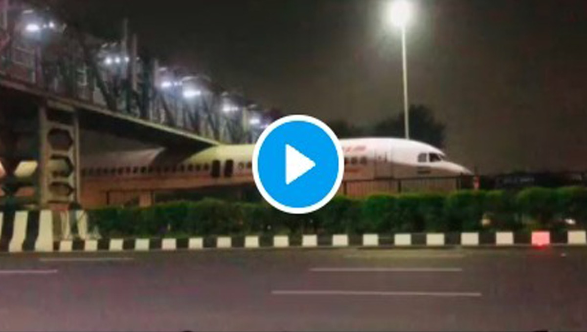 جہاز پل کے نیچے کیسے پھنس گیا؟ حیرت انگیز ویڈیو وائرل