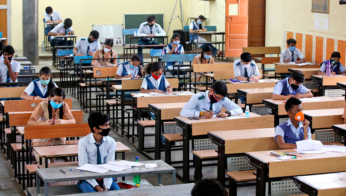 پاکستان کے کس شہر میں تعلیمی ادارے دوبارہ 1 ماہ کے لیے بند کر دئیے گئے؟