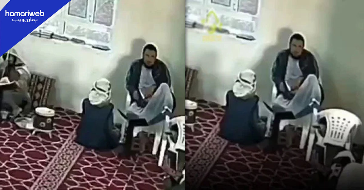 یمنی عالمِ دین شیخ علی الثنانی قرآن کی تدریس کے دوران انتقال کر گئے، ویڈیو وائرل