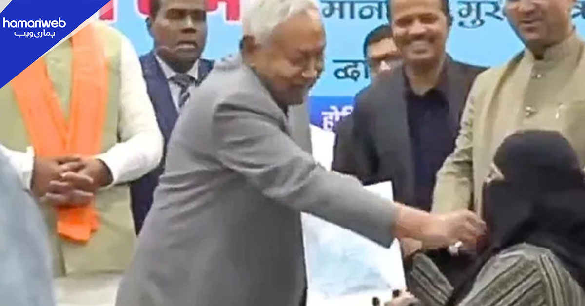 اسلاموفوبیا کی انتہا، بھارت میں وزیر اعلیٰ نے مسلمان ڈاکٹر کا حجاب کھینچ دیا