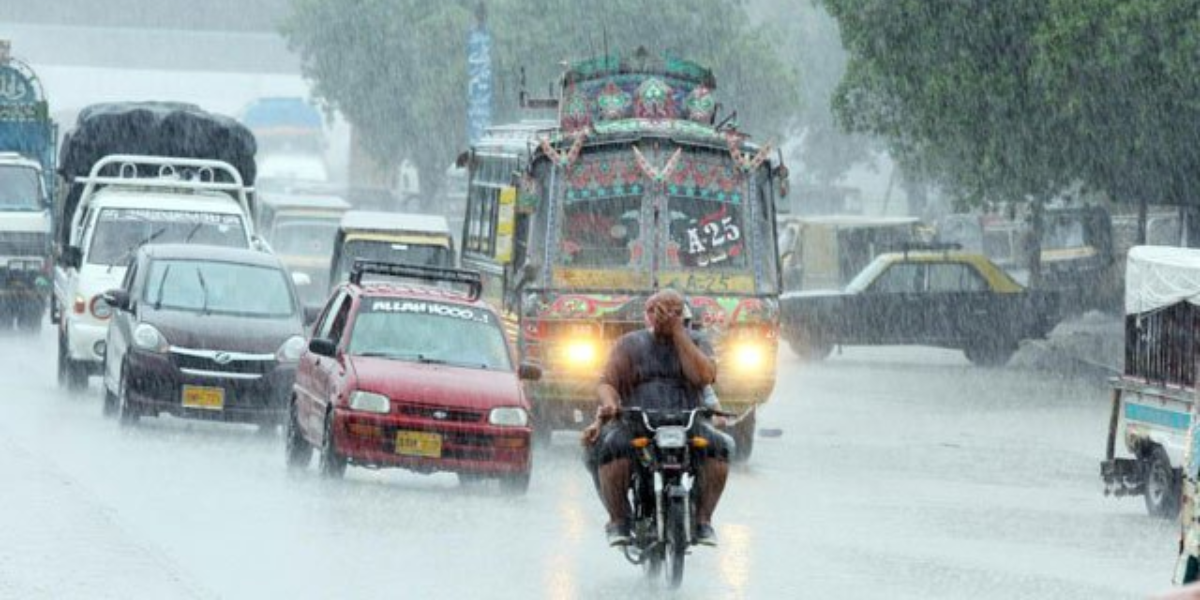 کراچی میں آج کس وقت گرج چمک کیساتھ بارش کا امکان ہے؟ محکمۂ موسمیات نے بتا دیا