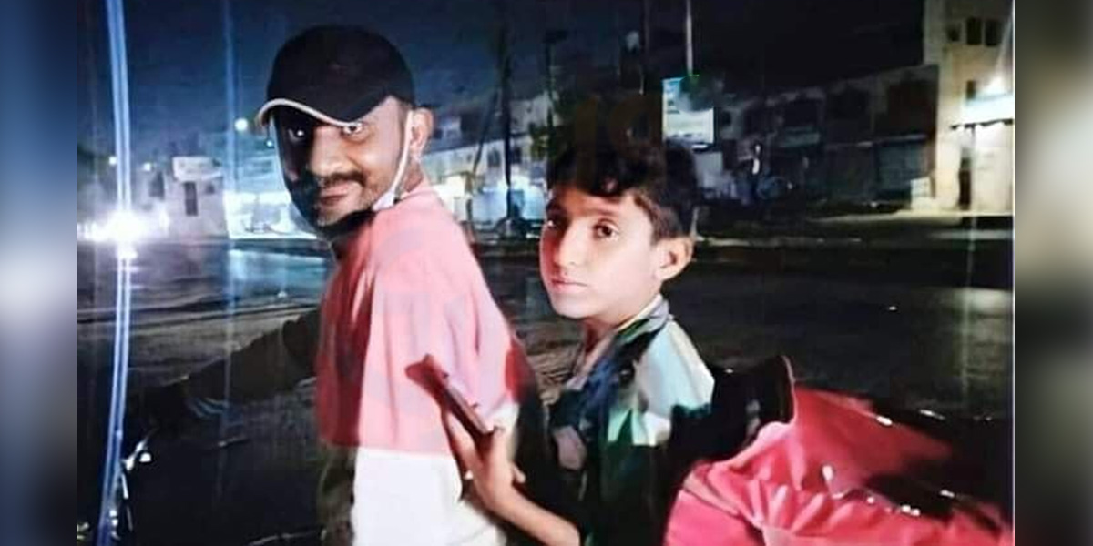  میں پڑھا لکھا نہیں ہوں، مجھے فون استعمال کرنا نہیں آتا  ۔۔ کم سن بچے کی باپ کے ساتھ گھر گھر آرڈر ڈیلیور کرنے کی کہانی