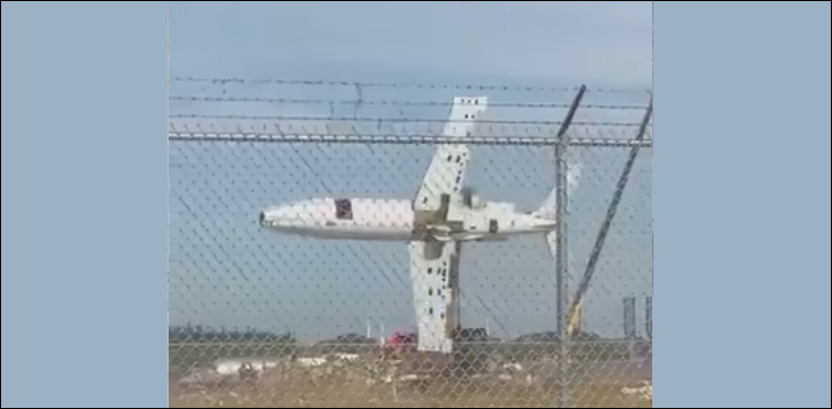 کرین ڈرائیور  نے جہاز کس طرح اُڑایا؟ ویڈیو دیکھ کر آپ حیران رہ جائیں گے