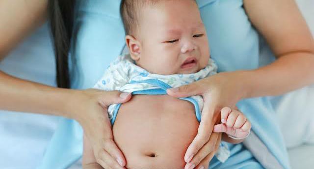 عرب ممالک میں لوگ اپنی ناف پر تیل کیوں لگاتے ہیں؟  جانیں حیرت انگیز وجہ