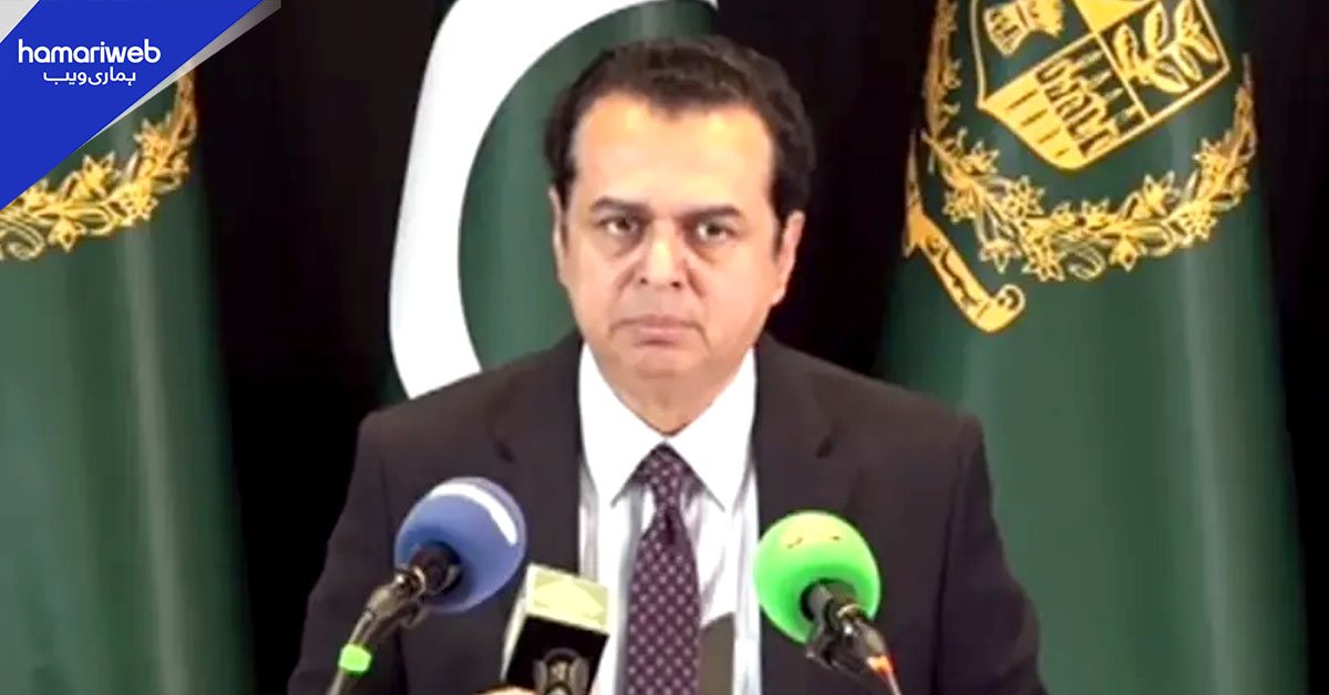 پی ٹی آئی پر پابندی کے لیے آئین میں گنجائش موجود ہے، سیاسی حکومت ایسا نہیں کرنا چاہتی: طلال چوہدری