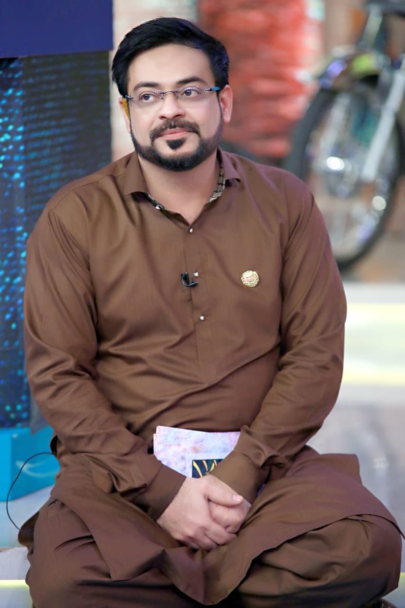 Dr. Amir Liaquat Hussain Politician And Host Age, Family, Pics & Education