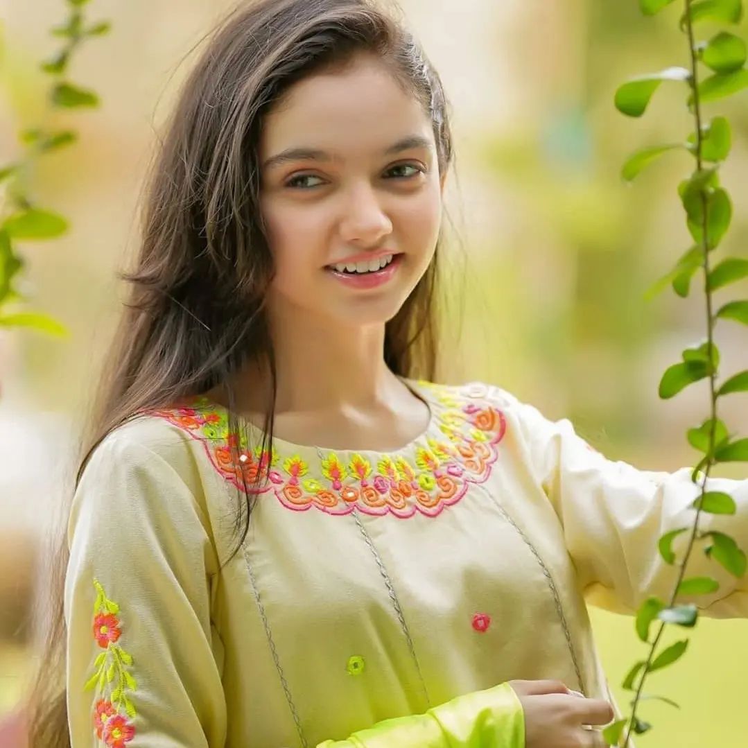 Aina Asif Age, Brother, Family, Father, Height, Mother, Family & Biography