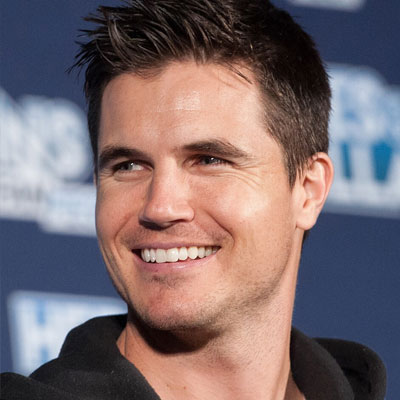 Robbie Amell