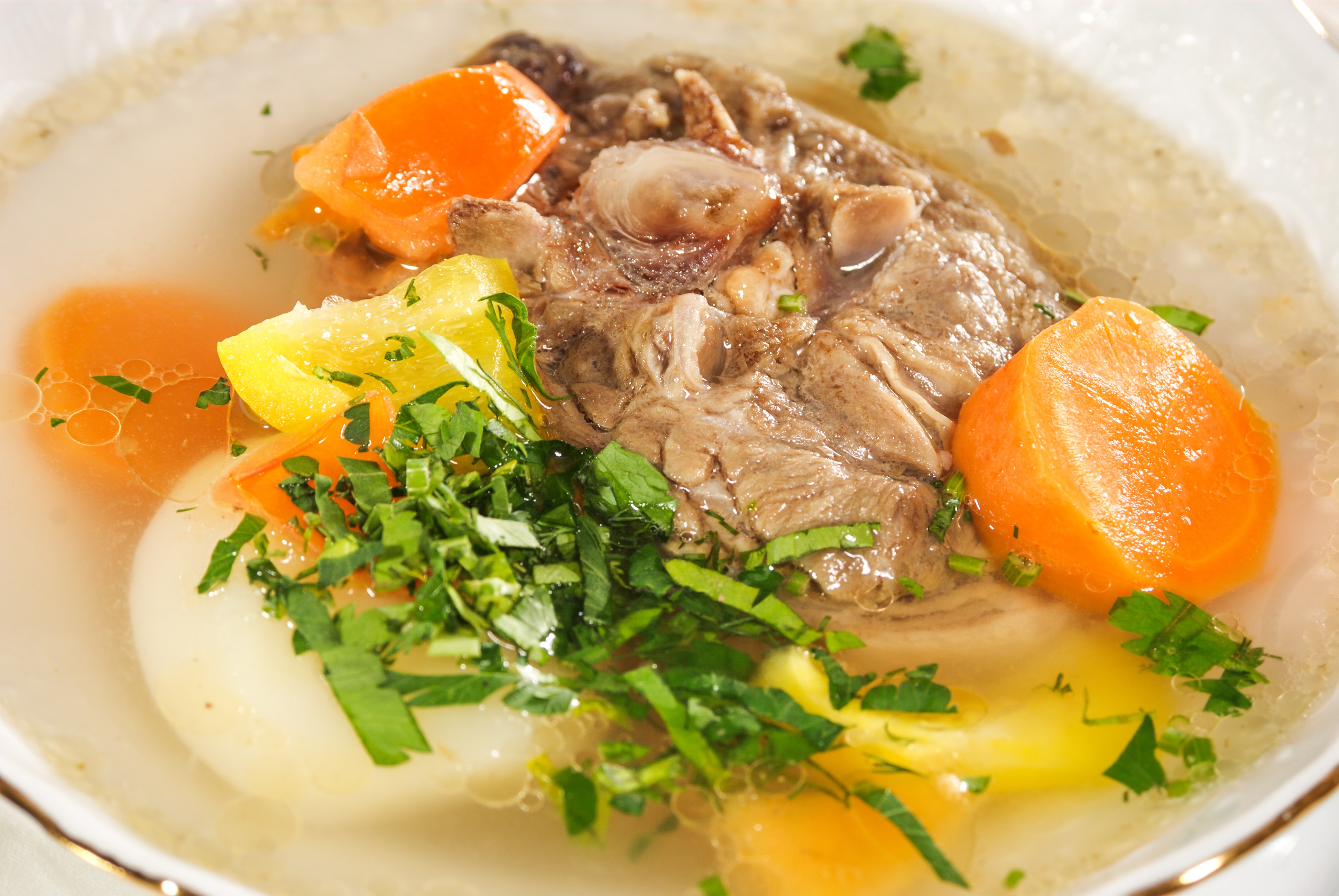 Meat soup. Мясной бульон. Бульон мясной с овощами. Мясной суп с овощами. Суп из индейки.