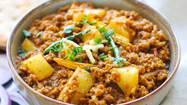 Aloo Keema Recipe - Cook with Hamariweb.com