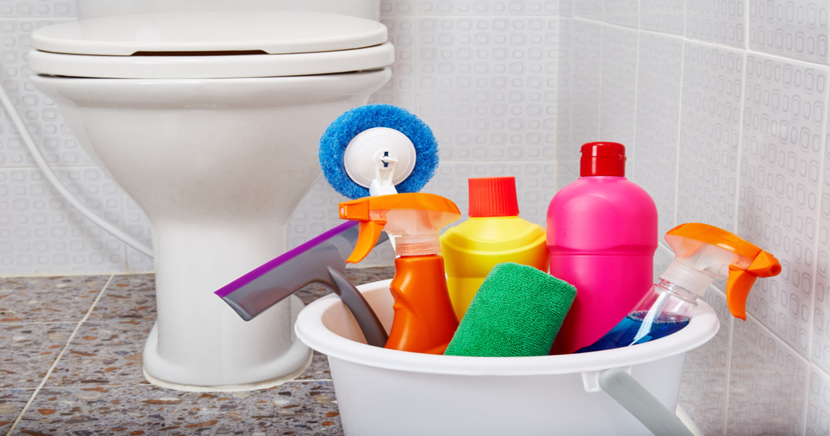 cleaning dirty bathroom sink