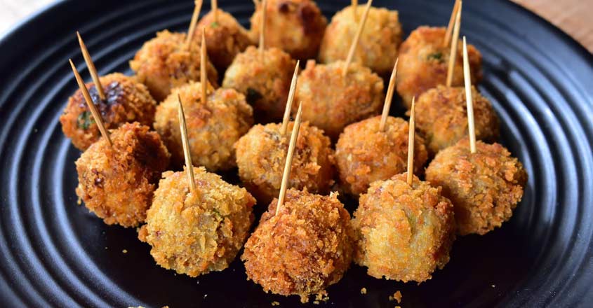 ٹیسٹی آلو بالز بنائیں اور آج افطاری میں سب کو کچھ نیا کھلائیں تاکہ روز روز ایک ہی چیز نہ بنے